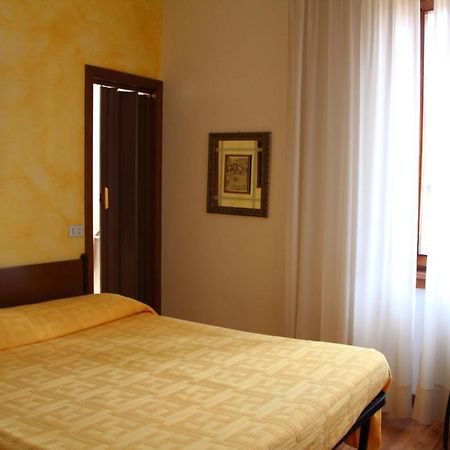 บีแอนด์บี เอเดลไวส์ Bed & Breakfast กัสตีโอเน เดลลา เปรโซลานา ภายนอก รูปภาพ