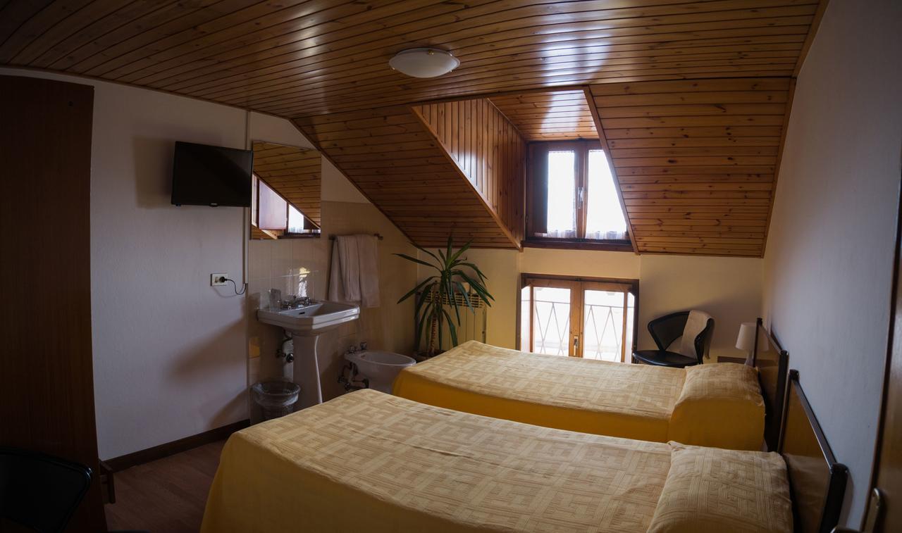 บีแอนด์บี เอเดลไวส์ Bed & Breakfast กัสตีโอเน เดลลา เปรโซลานา ภายนอก รูปภาพ