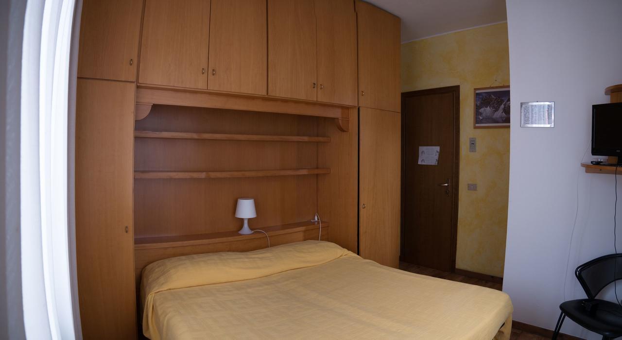 บีแอนด์บี เอเดลไวส์ Bed & Breakfast กัสตีโอเน เดลลา เปรโซลานา ภายนอก รูปภาพ