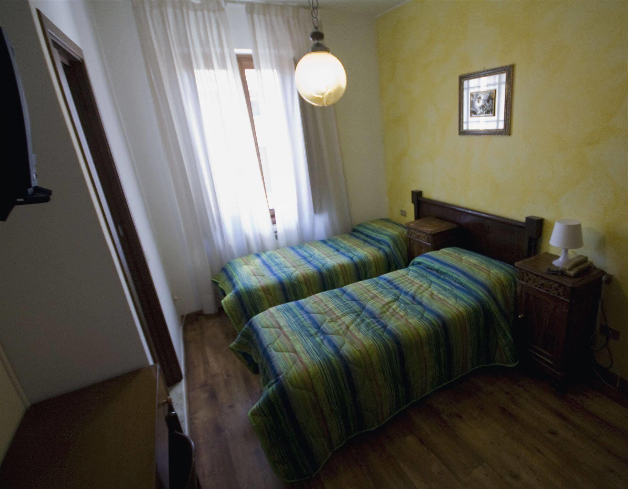 บีแอนด์บี เอเดลไวส์ Bed & Breakfast กัสตีโอเน เดลลา เปรโซลานา ภายนอก รูปภาพ
