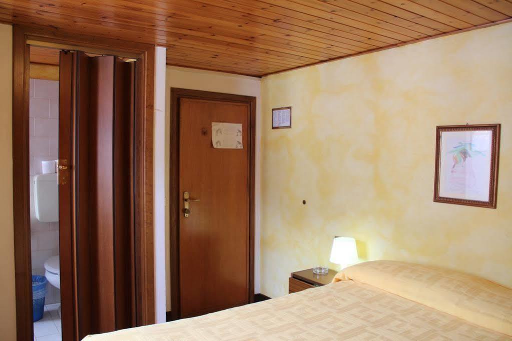 บีแอนด์บี เอเดลไวส์ Bed & Breakfast กัสตีโอเน เดลลา เปรโซลานา ภายนอก รูปภาพ