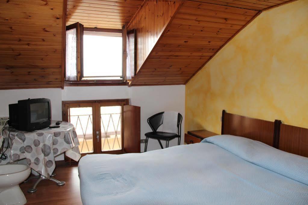 บีแอนด์บี เอเดลไวส์ Bed & Breakfast กัสตีโอเน เดลลา เปรโซลานา ภายนอก รูปภาพ
