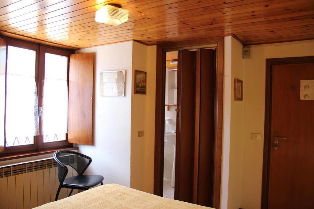 บีแอนด์บี เอเดลไวส์ Bed & Breakfast กัสตีโอเน เดลลา เปรโซลานา ภายนอก รูปภาพ